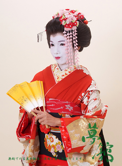 http://blog.yumeyakata.com/maiko_eng/1203-2-1.jpg